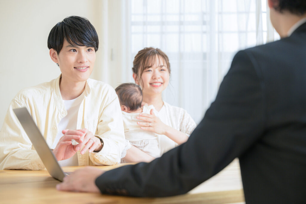 リノベーション相談会に参加する夫婦